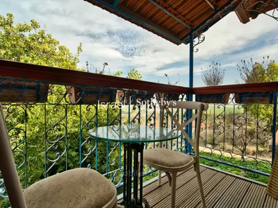 Quartier résidentiel Un hôtel boutique prestigieux et en activité au cœur de rosh pinna.