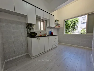 Residential quarter Rue calme proche mer frishman