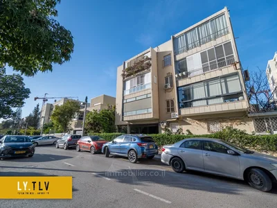 Жилой квартал Beau 2 pieces renove a cote du park hayarkon au calme