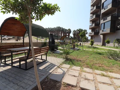 Apartamentowiec Apartament w Kompleksie z Basenem Blisko Plaży w Mersin Çeşmeli