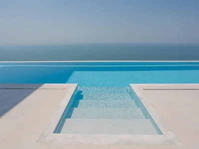 Wohnanlage New high-rise luxury residential complex on the first sea line, in the prestigious area of Jomtien, Pattaya, Thailand