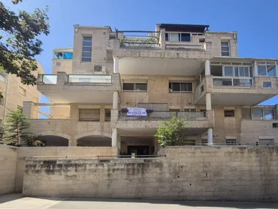 Quartier résidentiel L'espace devenu rare à jérusalem : 6 pièces, grandes terrasses et deux parkings