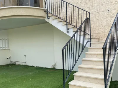 Quartier résidentiel Beau rez de jardin