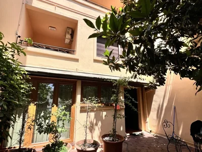 Hütte Kuća 215 m² na Izdavanje – Gorica C, Podgorica