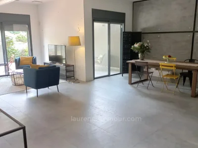 Residential quarter Charmante maison renovee raanana kiriat sheret