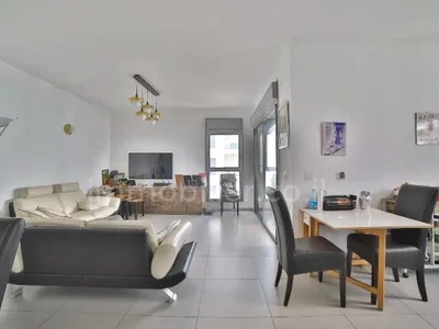 Residential quarter A ne pas manquer avec terrasse bel appartement bonne occasion dans un bel immeuble