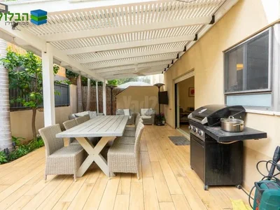 Residential quarter Exclusivite propriete exceptionnelle dans le quartier american colony a rishon lezion maison jumelee