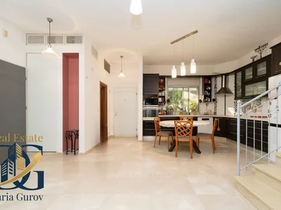 Жилой квартал Maison bi familiale de caractere et datmosphere uniques a vendre a kiryat hasharon netanya