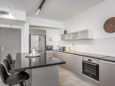 Жилой квартал Au centre avec terrasse bel appartement bien agence bon emplacement dans un bel immeuble dans un immeuble neuf entierement meuble haut standing luxueux magnifique proche de la mer spacieux