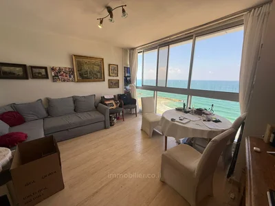 Residential quarter A ne pas manquer bien agence bon emplacement dans un bel immeuble etage haut avec vue proche de la mer vue sur la mer