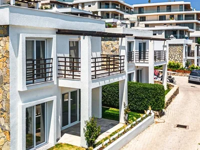 Villa Three bedroom villa with direct sea views in Gundogan area.