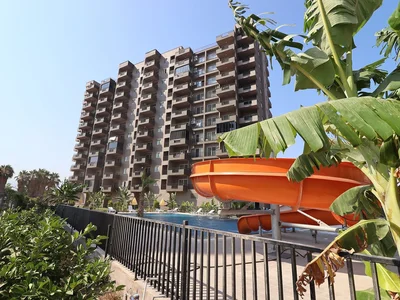 Apartamentowiec Apartament w Kompleksie z Basenem Blisko Plaży w Mersin Çeşmeli