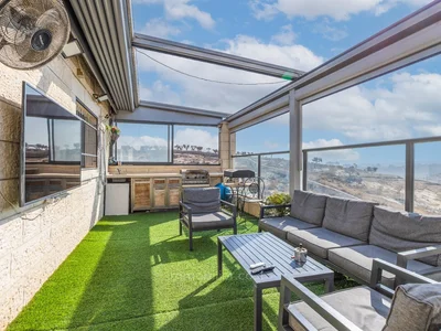 Wohnviertel Penthouse rare a har homa avec revenu passif et vue a couper le souffle