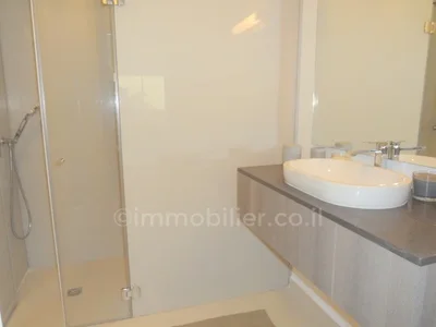 Quartier résidentiel Magnifique 3 piÈces avec terrasse proche mer