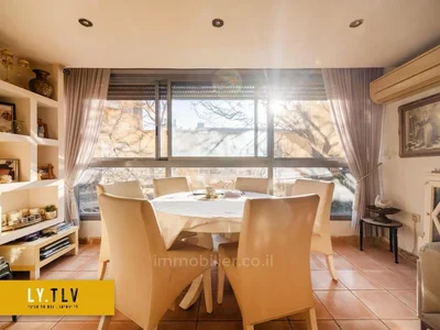 Quartier résidentiel Superbe 2.5 pieces a vendre devant le park hayarkon dans un immeuble renove