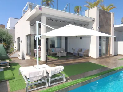Villa 5-Schlafzimmer-Villa mit Pool und Solarium in Villamartin Orihuela