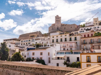 Mallorca and Ibiza propose a moratorium on the sale of real estate to foreigners