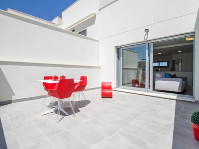 Edificio de apartamentos Pisos de Lujo Cerca de un Campo de Golf en Orihuela