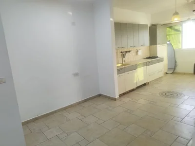 Жилой квартал Appartement de 35 pieces a kiryat moshe balcon soucca potentiel