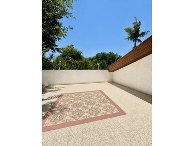 Residential quarter Grande maison avec beaucoup de potentiel a vendre kiriat yarim ramat hasharon