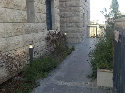 Residential quarter Appartement a louer 2 pieces 55 m bet hakerem jerusalem 1er etage terrasse 8 m sans souccah dans immeuble neuf de 4 etages