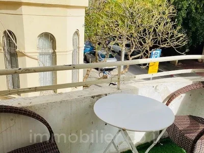 Dzielnica mieszkaniowa 3 pieces a renover 2 balcons proche mer