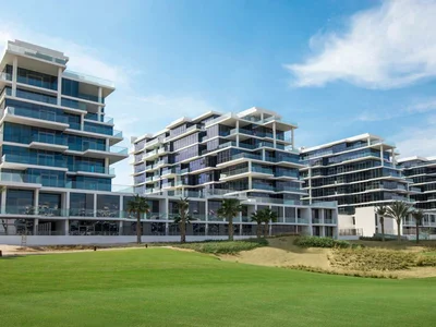 Complexe résidentiel Luxury residence Jasmine with green areas and a spa in the prestigious area of Damac Hills, Dubai, UAE