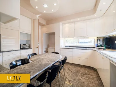 Residential quarter Superbe 5 pieces a cote de kikar hamedina au calme