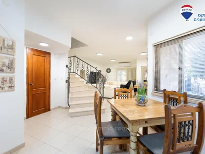 Dzielnica mieszkaniowa Une maison familiale dans le quartier residentiel prise haotsar de hadera un reve a ce prix la