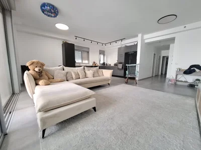 Residential quarter Bon emplacement immeuble recent proche de tous les commerces ecole ariel synagogues