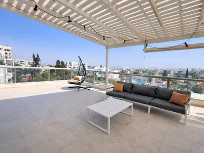 Quartier résidentiel Central . 2 terrasses. proches commerces