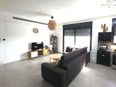 Жилой квартал Appartement 4 pieces dans le quartier harakafot a rishon lezion