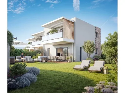 Villa s bassejnom i sadom