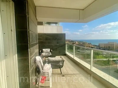 Barrio residencial Avec terrasse bel appartement bien agence bon emplacement dans un bel immeuble grand proche de la mer spacieux