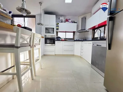 Residential quarter Vous recherchez un grand duplex refait a neuf au centre ville de hadera et au calme