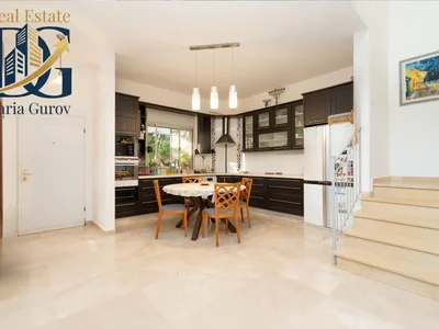 Жилой квартал Maison bi familiale de caractere et datmosphere uniques a vendre a kiryat hasharon netanya