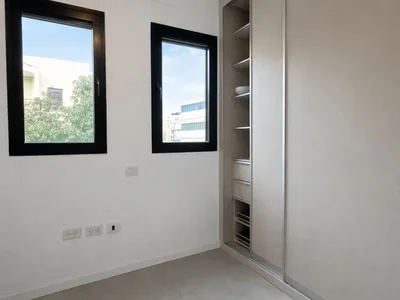 Dzielnica mieszkaniowa Appartement renove de 3 5 pieces avec suite parentale et parking robotise rue druyanov