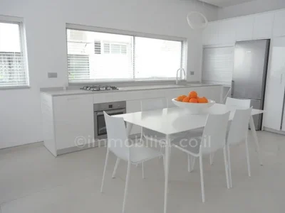 Quartier résidentiel Magnifique 3 piÈces avec terrasse proche mer