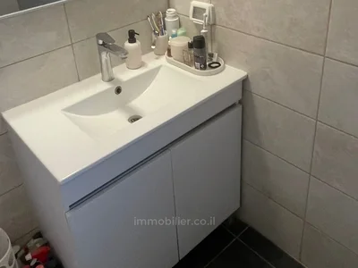 Quartier résidentiel A vendre appartement 2 pieces rue yehuda halevy - tres bon etat