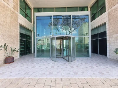 Residential quarter Espace de bureaux premium dans immeuble boutique talpiot