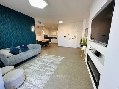 Residential quarter Dans un bel immeuble vue sur la mer entierement meuble