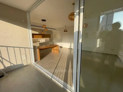 Residential quarter Emplacement ideal joli 3 pieces a vendre entierement renove bograshov tel aviv