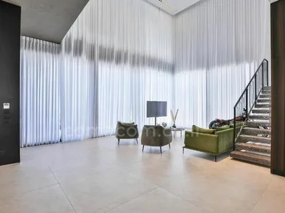 Residential quarter Calme investi au centre bon emplacement grand luxueux bien agence clair spacieux entierement meuble grand jardin hauts plafonds magnifique