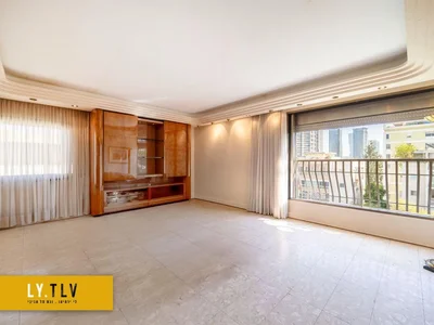 Residential quarter Superbe 5 pieces a cote de kikar hamedina au calme