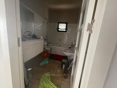 Quartier résidentiel À vendre – tel aviv – rue frishman/place mazaryk
grand 2 pieces de 81 m² – emplacement premium – ideal
investissement et airbnb