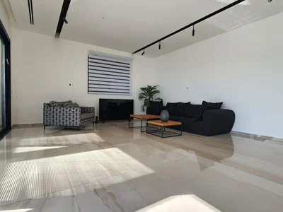 Жилой квартал Sublime penthouse 5 pieces spacieux avec piscine privee terrasse vue mer et proximite immediate de la mer programme neuf petit immeuble recent pour clients exigeants