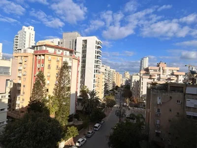 Quartier résidentiel Appartement tres spacieux a deux pas du kikar et de la plage