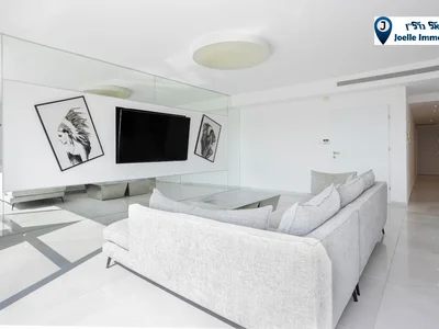 Жилой квартал Triplex de luxe avec piscine privee sur le toit a netanya