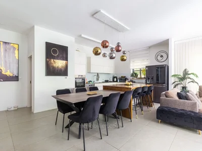 Dzielnica mieszkaniowa Magnifique maison mitoyenne avec immense jardin