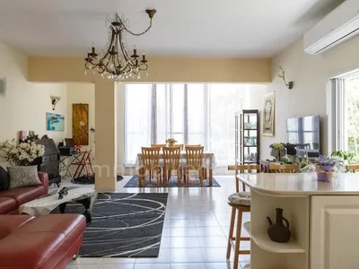 Жилой квартал Appartement 5 pieces avec potentiel a renove parking situe entre basel et bd bengourin